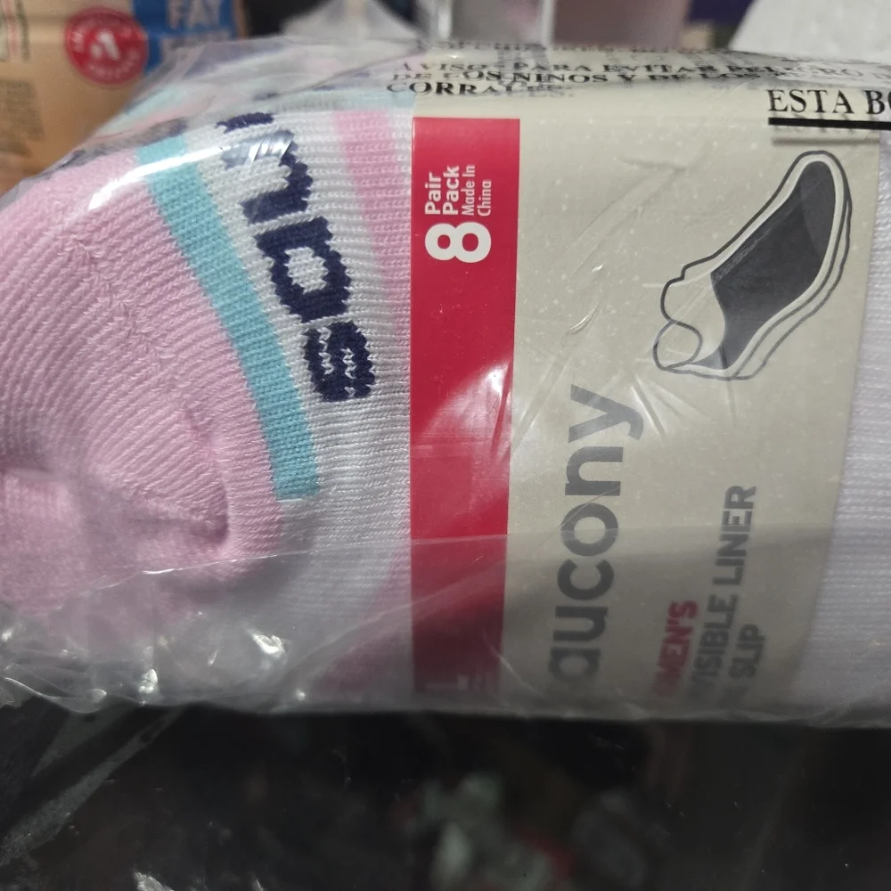 Saucony 8 Pack Womem's Invisible Liner No Slip Socks New in Package L 10-13 - Picture 6 of 6